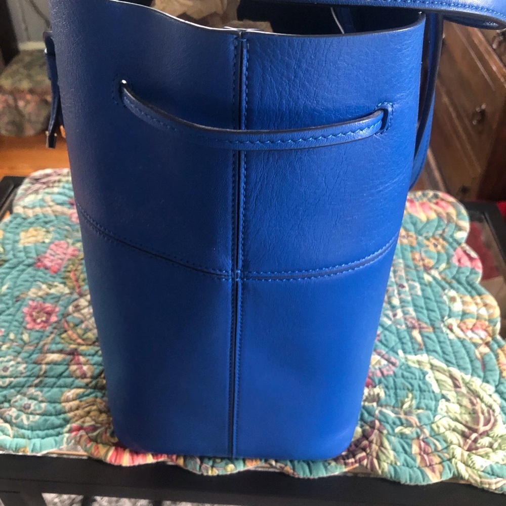 Tory Burch Blue Leather Tote Bag - Picture 4 of 7